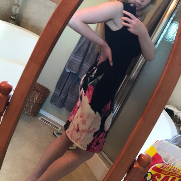 Suzy Shier professional dress - Picture 2 of 3